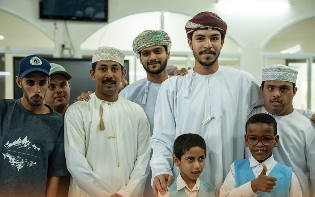 طلبة تقنية صحار يزورون مركز “الوفاء” بالخابورة لتعزيز العمل التطوعي