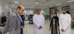IMG_0060-300x138 جامعة صحار تستقبل وفد مؤسسة جسور لبحث سبل تعزيز التعاون والشراكة