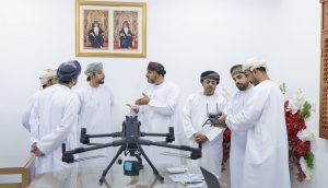 IMG_0180-300x172 محافظ شمال الباطنة يستعرض تقنيات الذكاء الاصطناعي والطائرات المسيرة