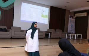 IMG_9886-300x191 اختتام برنامج “ريادة وتميز” لتطوير الكفاءات الإدارية بشمال الباطنة