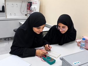 31dd4b20-1c11-4226-b918-281af5130d2d-300x225 جامعة التقنية والعلوم التطبيقية بصحار تختتم مشاركتها في برنامج “صيفنا ريادة وإبداع”