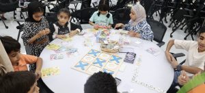 IMG_4492-300x137 ورشة “كبسولة الزمن” للتوعية بالاستخدام المتوازن للشاشات في مستشفى صحار