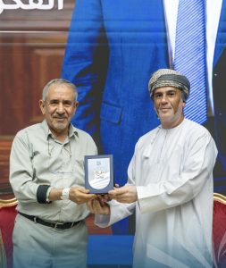 IMG_4528-253x300 جامعة صحار تحتضن لقاءً حواريًا حول “هندسة الفكر والقيادة التربوية”