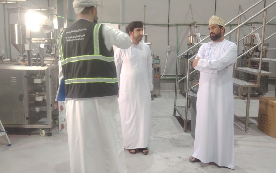 زيارات ميدانية لمصانع العصائر والمشروبات بصحار لضمان جودة وسلامة الغذاء