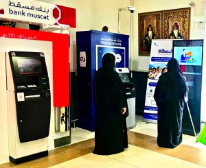 a0037e8a-8c24-4172-aa7c-73f83320484e-300x245 حماية المستهلك بالسويق تواصل حملة “وعيك أمانك” عبر المراكز التجارية