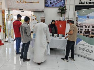 c597acb0-b56b-4c4a-8bec-abea7795f4a9-300x225 حماية المستهلك بشمال الباطنة تواصل تنفيذ ركن توعوي ضمن حملة “وعيك أمانك” بالسويق