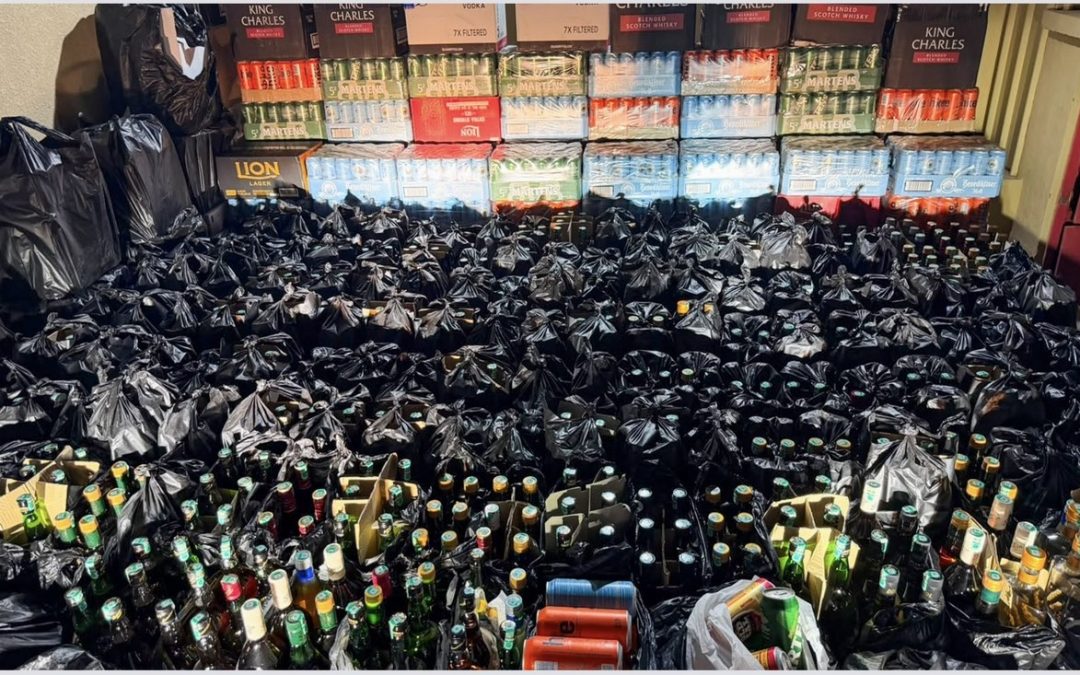 ضبط أكثر من 2800 زجاجة وعلبة مشروبات كحولية في منزل بالسويق