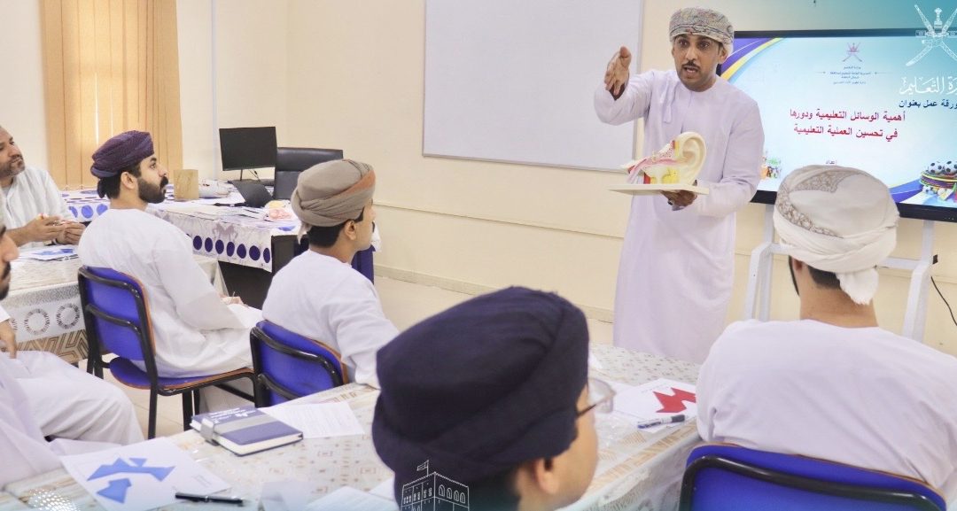 ورشة عمل حول توظيف الوسائل التعليمية بشمال الباطنة