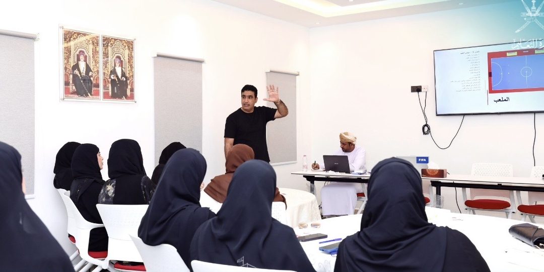 برنامج تدريبي في تحكيم كرة القدم لمعلمات شمال الباطنة