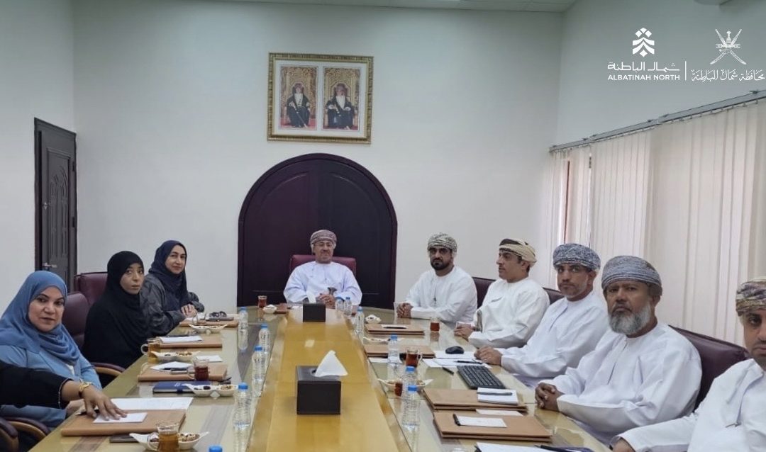 المجلس التنفيذي لمدينة صحار الصحية يناقش مبادرات صحية ويختار شعارًا مطورًا